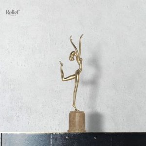 Détails d'une statue féminine, design élégant 30 cm