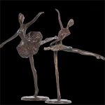 Figurine artistique de danseuse classique en pose gracieuse