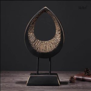 Sculpture moderne abstraite en forme de goutte