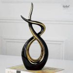 Sculpture moderne d'enlacement