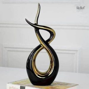 Sculpture moderne d'enlacement