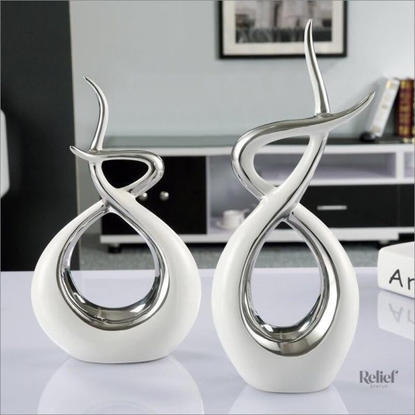 Art contemporain : enlacement en or