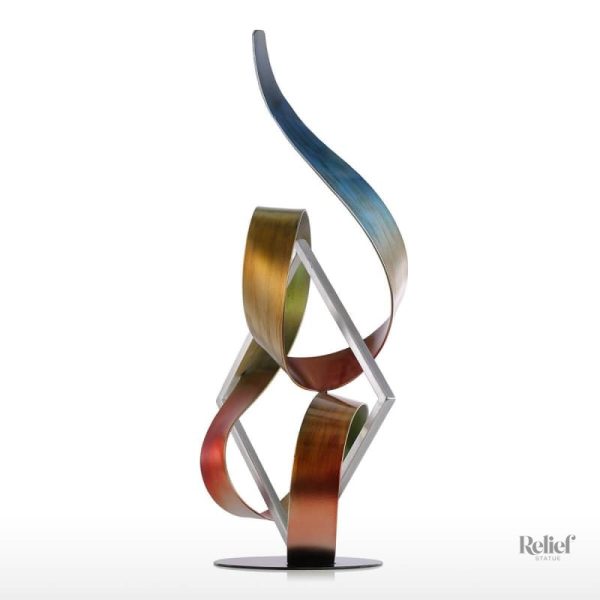Statue en métal au design ruban contemporain