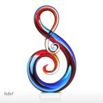 Statue moderne en verre aux formes abstraites