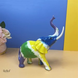 Statue éléphant en métal pour un look contemporain