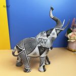 Statue moderne d'éléphant avec détails soignés
