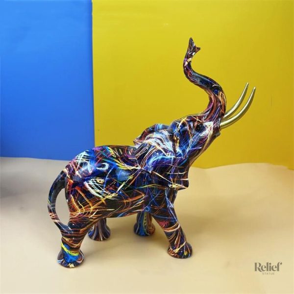 Figurine d'éléphant contemporaine au style épuré