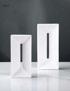Sculpture en céramique blanche rectangulaire 30 cm