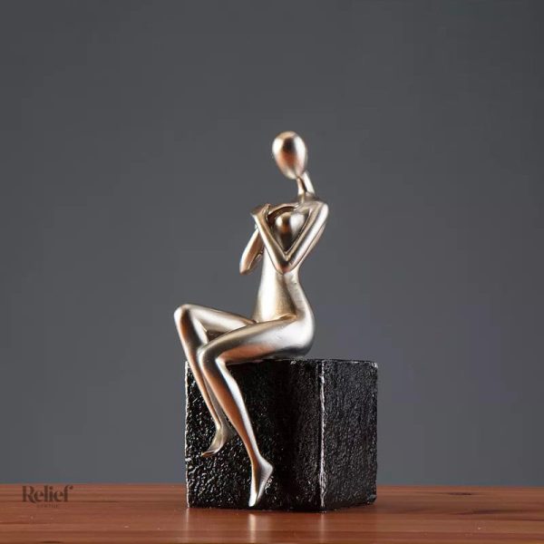 Statue originale femme contemporaine, assise