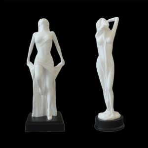 Sculpture féminine contemporaine en verre