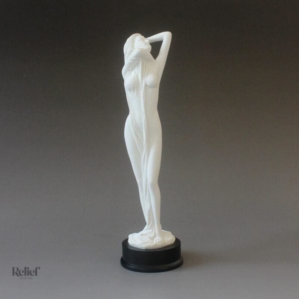 Statue moderne transparente de femme élégante