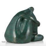 Statue décorative femme pensante en rondeur 26 cm