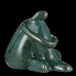 Statue contemporaine de 26 cm représentant une femme penseuse