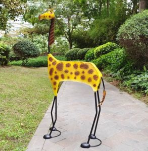 Girafe en métal moderne pour décoration extérieure