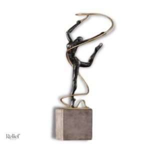 Statue femme gymnaste design 49/29/58 cm