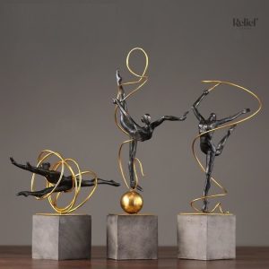 Femme gymnaste en position artistique, design moderne