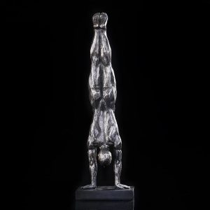Art décoratif représentant un homme gymnaste nu