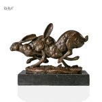 Sculpture bronze représentant un lapin élégant