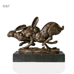 Sculpture bronze représentant un lapin élégant