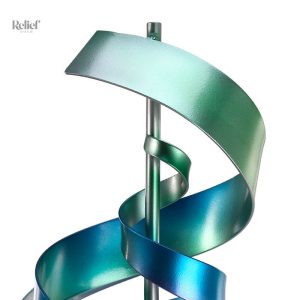 Statue design en métal, allure moderne