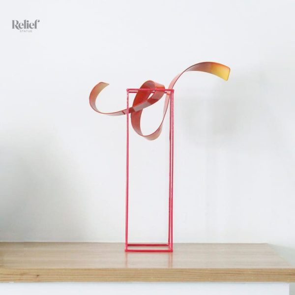 Objet d'art en métal, design contemporain