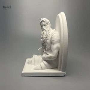 Buste sculpté de Moïse en résine, 12 cm d'élégance