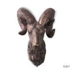Sculpture murale de mouflon décoratif en bois