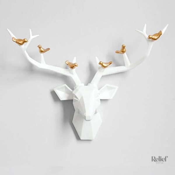 Tête de cerf sculptée, design mural élégant