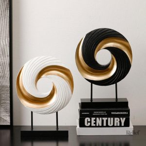 Sculpture design noire en forme d'anneau contemporain