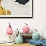 Statue origami poire décorative en design contemporain