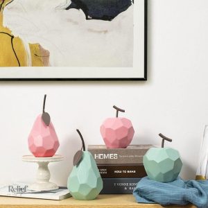 Statue origami poire décorative en design contemporain