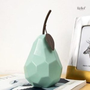 Sculpture poire en origami, pièce artistique moderne