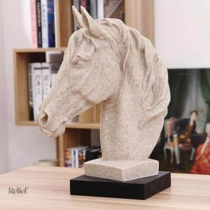 Buste sculpté représentant un cheval majestueux