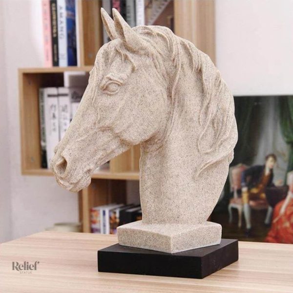 Buste sculpté représentant un cheval majestueux