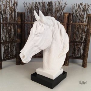 Art décoratif : buste de cheval en sculpture raffinée