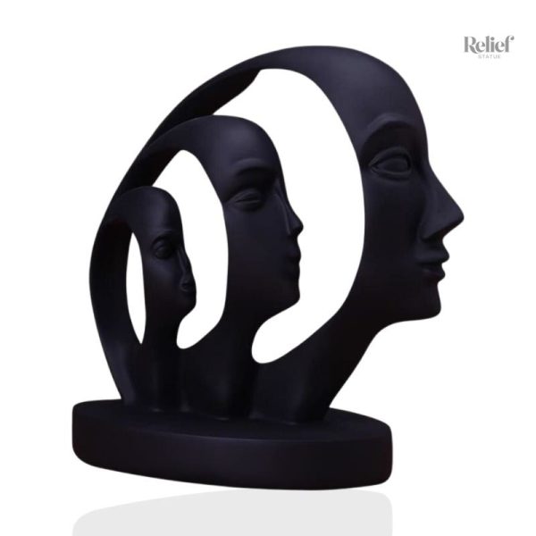 Statue abstraite d'homme avec trio de visages artistiques