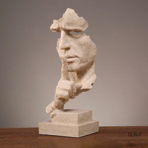 Sculpture moderne représentant un visage masculin
