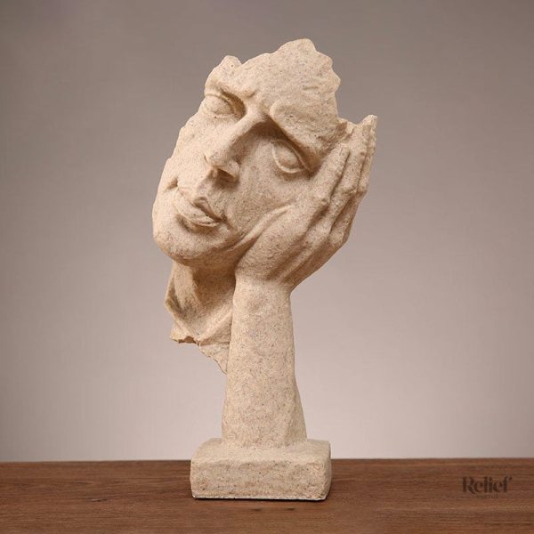 Art contemporain : statue d'homme en sculpture