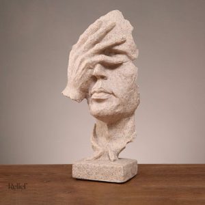 Visage stylisé en sculpture, décoration contemporaine homme