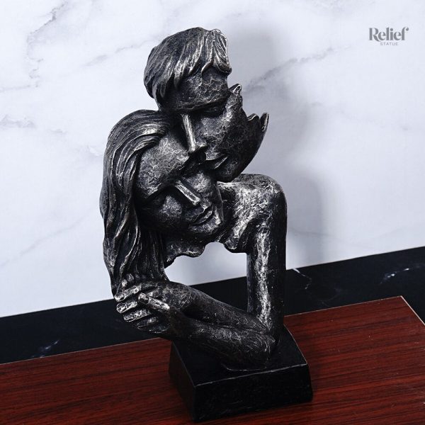 Sculpture contemporaine sur l'amour et la connexion humaine