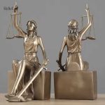 Accessoire de bureau en bronze - statue Thémis