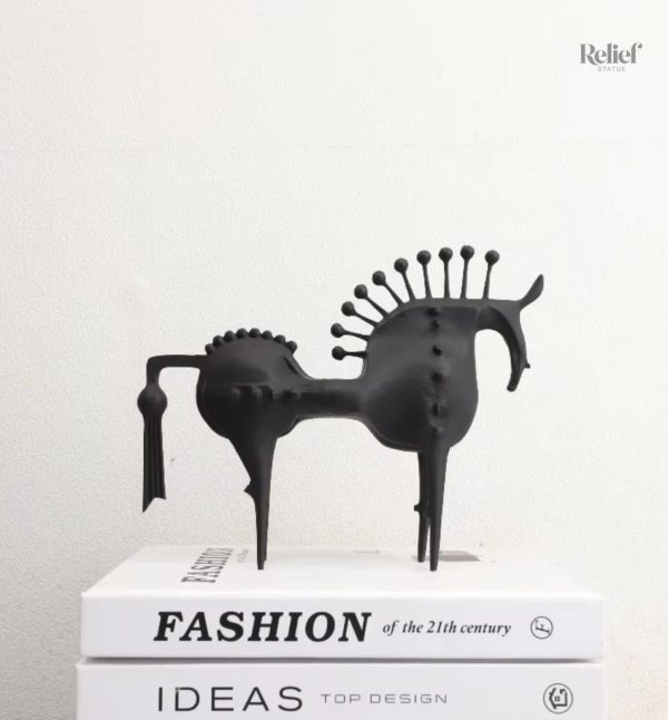 statue-abstraite-cheval-noir-en-metal-22-cm-1 Statue abstraite cheval noir en métal 22 cm