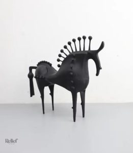Sculpture moderne de cheval noir en métal, 22 cm de hauteur