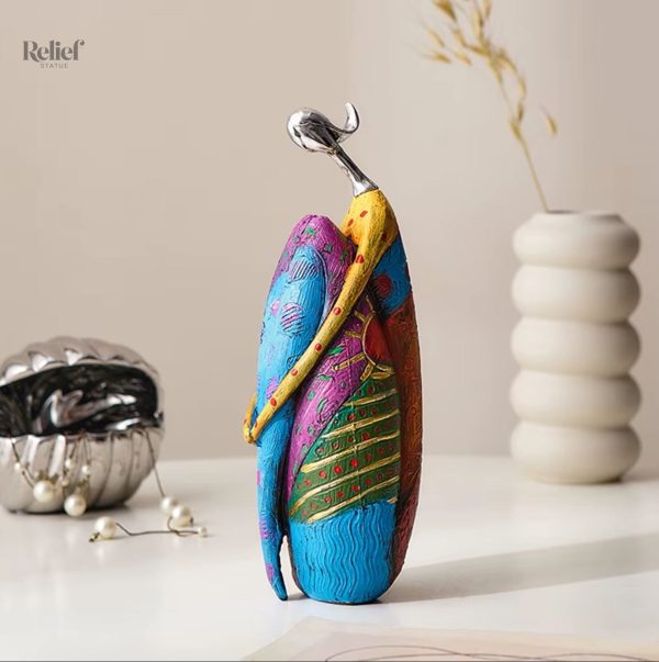 Statue contemporaine femme 23 cm, décoration moderne