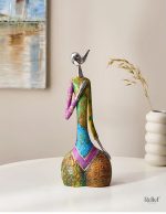 Statue décorative contemporaine femme 35 cm en design élégant