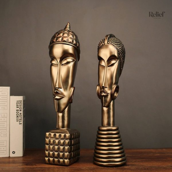 Art africain : statue en bronze unique et élégante