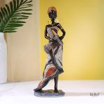 Femme en sculpture africaine, hauteur 31 cm