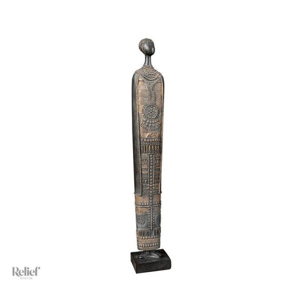 Homme en statue africaine avec détails artisanaux
