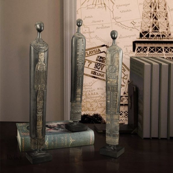 Homme en statue africaine, artisanat culturel distinctif