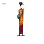 Statue en métal inspirée de l'art africain
